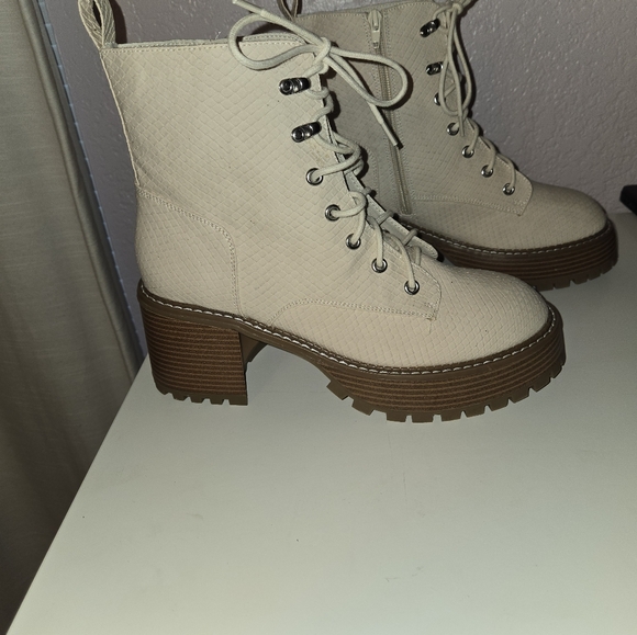 NWOT Mia Sian Boot - Picture 2 of 6